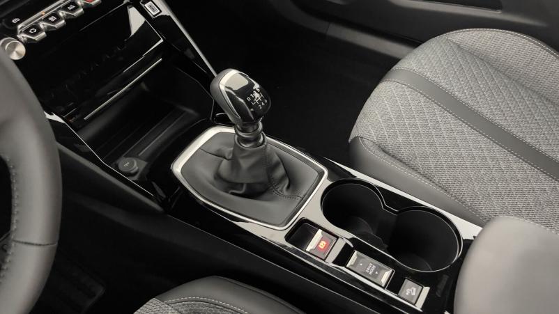 Vente en ligne Peugeot 2008 2008 II(2) 1.2 PureTech 100 Allure au prix de 22 700 €