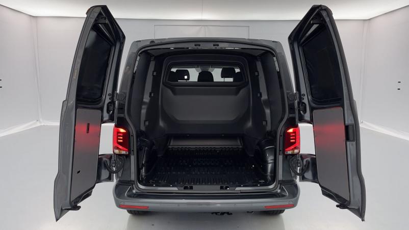 Vente en ligne Volkswagen Transporter Transporter T6.1 PROCAB L1 2.0 TDI 150ch Business Plus DSG7 au prix de 56 100 €