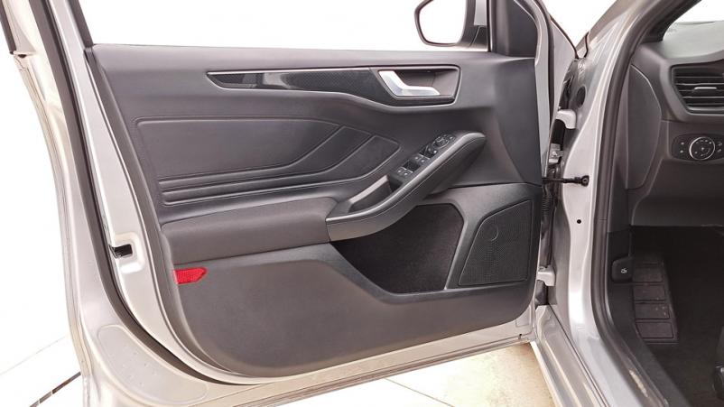 Vente en ligne Ford Focus 5P 1.0 EcoBoost mHEV 155ch Automatique/7 St-line x au prix de 27 710 €