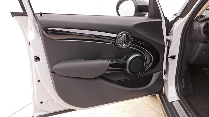 Vente en ligne Mini Mini 5D 1.5  136ch Automatique/6 Cooper au prix de 25 680 €