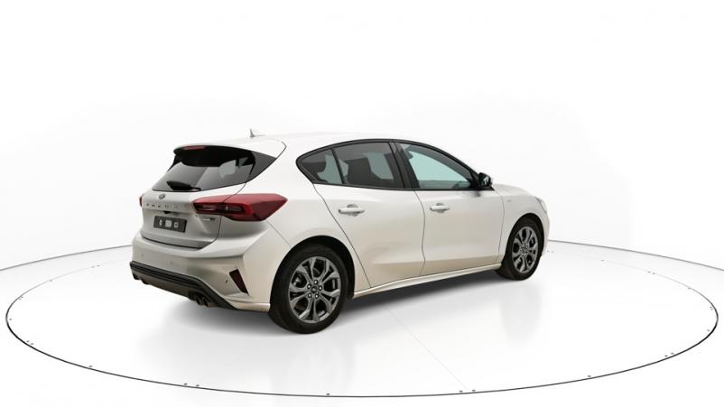 Vente en ligne Ford Focus 5P 1.0 EcoBoost mHEV 155ch Automatique/7 St-line x au prix de 27 710 €