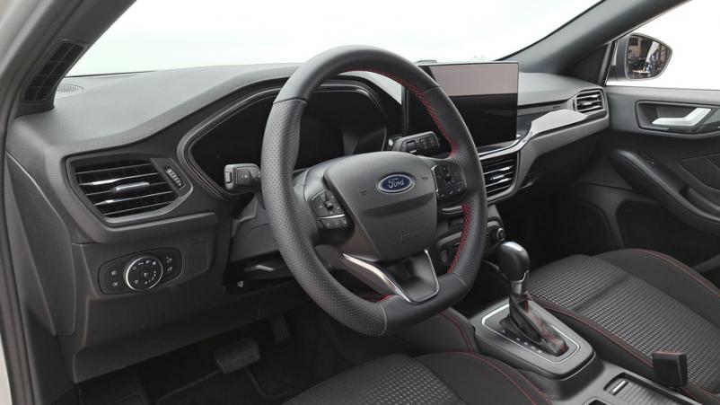 Vente en ligne Ford Focus 5P 1.0 EcoBoost mHEV 155ch Automatique/7 St-line x au prix de 27 710 €