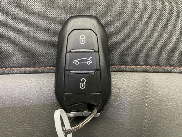 Vente en ligne Citroën C5 Aircross Hybrid 225ch Shine Pack e-EAT8 + Attelage au prix de 19 790 €