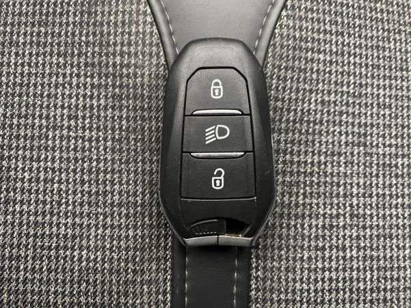 Vente en ligne Peugeot 5008 1.2 PureTech 130ch Allure au prix de 16 790 €