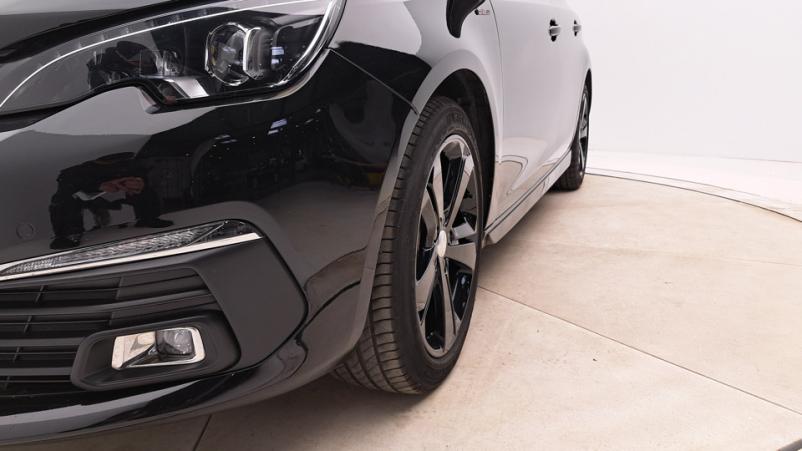 Vente en ligne Peugeot 308 5P 1.2 PureTech 130ch Automatique/8 Gt line au prix de 17 060 €