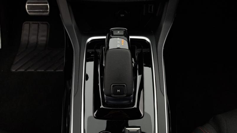 Vente en ligne Peugeot 308 5P 1.2 PureTech 130ch Automatique/8 Gt line au prix de 17 060 €