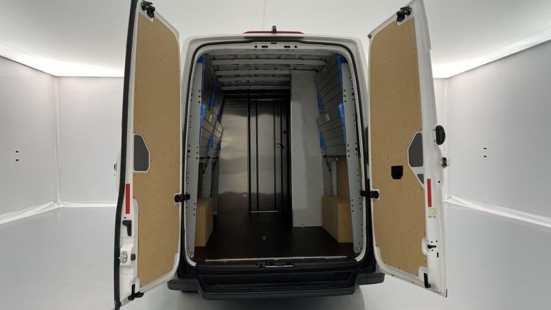 Vente en ligne Volkswagen Crafter Crafter van 30 L3H3 2.0 TDI 102ch ProFirst Carrier au prix de 36 900 €