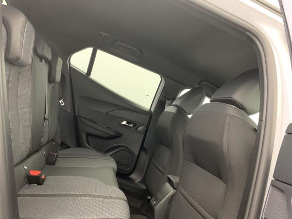 Vente en ligne Peugeot 2008 Hybrid 136 e-DCS6 Allure au prix de 27 790 €