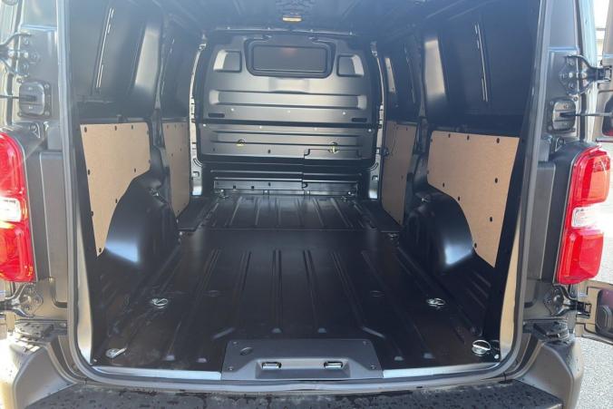 Vente en ligne Citroën Jumpy Fourgon XL BLUEHDI 180 S S EAT8 au prix de 31 900 €