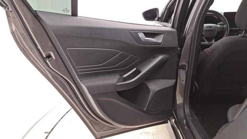 Vente en ligne Ford Focus 5P 1.0 EcoBoost mHEV 155ch Automatique/7 St-line x au prix de 27 710 €