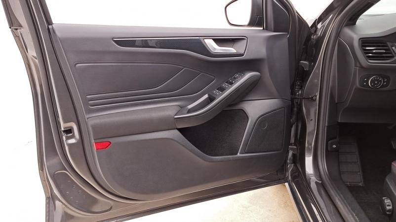 Vente en ligne Ford Focus 5P 1.0 EcoBoost mHEV 155ch Automatique/7 St-line x au prix de 27 710 €