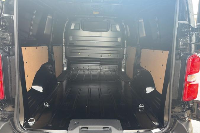 Vente en ligne Citroën Jumpy Fourgon XL BLUEHDI 180 S S EAT8 au prix de 31 900 €