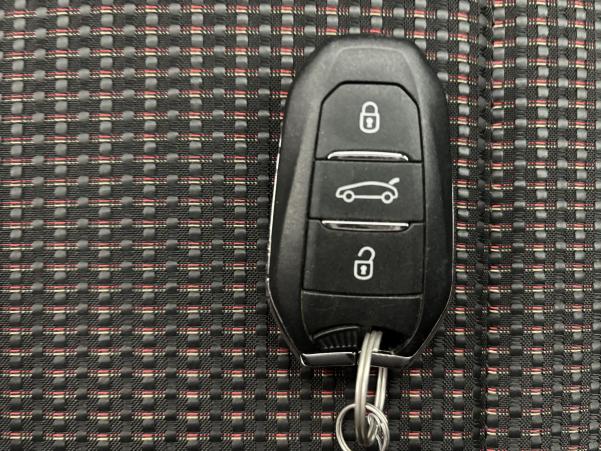 Vente en ligne Ds Ds3 Crossback BlueHDi 130ch Performance Line Automatique au prix de 21 980 €