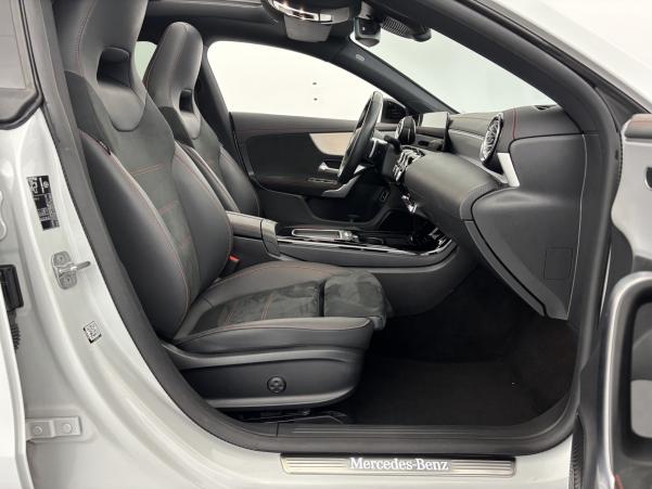 Vente en ligne Mercedes CLA 250 e 218ch AMG Line 8G-DCT Suréquipée + Toit ouvrant au prix de 43 990 €