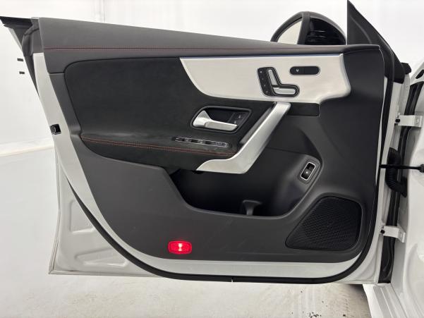 Vente en ligne Mercedes CLA 250 e 218ch AMG Line 8G-DCT Suréquipée + Toit ouvrant au prix de 43 990 €