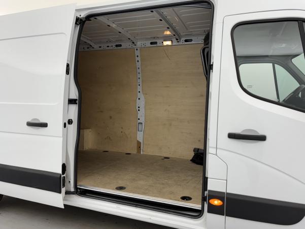 Vente en ligne Renault Master F3500 L3H2 2.3 Blue dCi 135ch Grand Confort + Radars AR au prix de 23 790 €