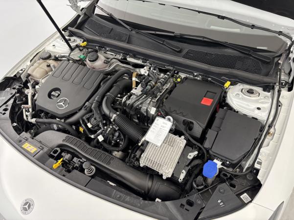 Vente en ligne Mercedes CLA 250 e 218ch AMG Line 8G-DCT Suréquipée + Toit ouvrant au prix de 43 990 €