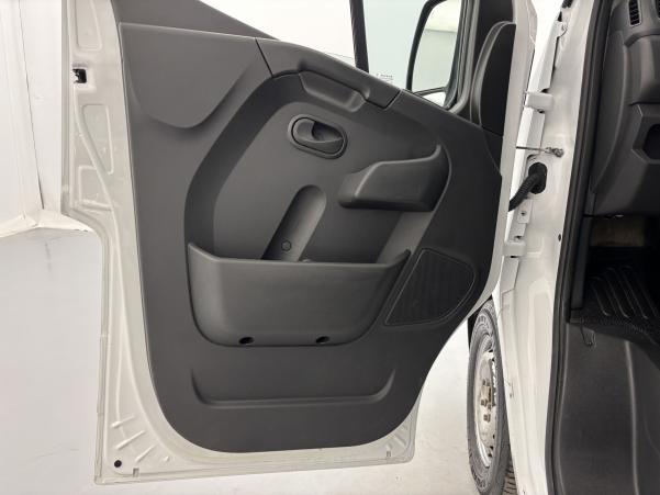 Vente en ligne Renault Master F3500 L3H2 2.3 Blue dCi 135ch Grand Confort + Radars AR au prix de 23 790 €