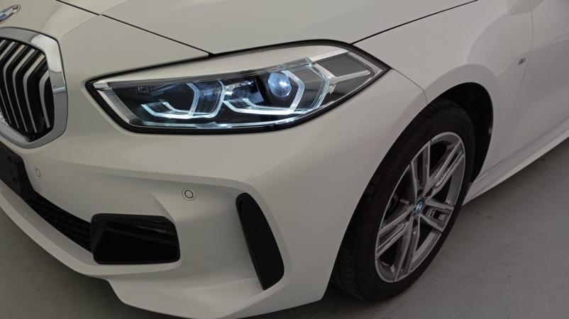 Vente en ligne Bmw Série 1 118i 136 ch DKG7 M Sport au prix de 30 560 €