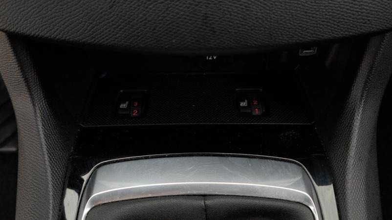 Vente en ligne Peugeot 308 5P 1.2 PureTech 110ch Manuelle/6 Active au prix de 11 980 €