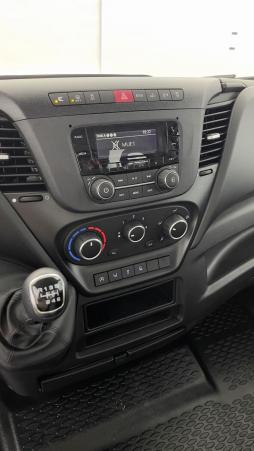 Vente en ligne Iveco Daily Daily 35S14H 3750 2.3 136ch Benne Alu JPM + Grue PK 3400 + Pince au prix de 82 860 €