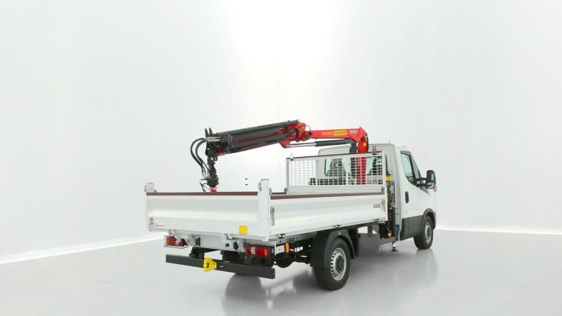 Vente en ligne Iveco Daily Daily 35S14H 3750 2.3 136ch Benne Alu JPM + Grue PK 3400 + Pince au prix de 82 860 €