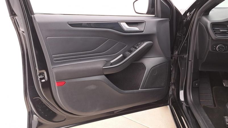 Vente en ligne Ford Focus 5P 1.0 EcoBoost mHEV 155ch Manuelle/6 St-line x au prix de 21 120 €