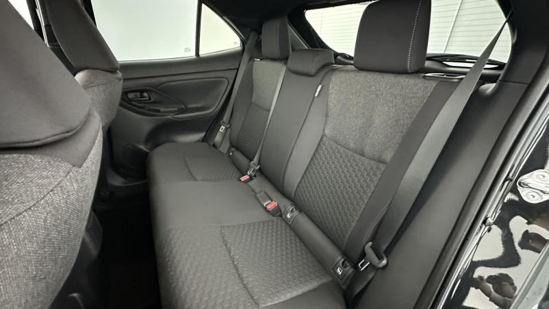 Vente en ligne Toyota Yaris Cross Yaris cross 1.5 Hybride 130h Design e-CVT au prix de 28 010 €