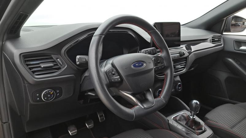 Vente en ligne Ford Focus 5P 1.0 EcoBoost mHEV 155ch Manuelle/6 St-line x au prix de 21 120 €