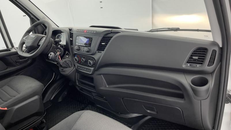Vente en ligne Iveco Daily Daily 35S14H 3750 2.3 136ch Benne Alu JPM + Grue PK 3400 + Pince au prix de 82 860 €