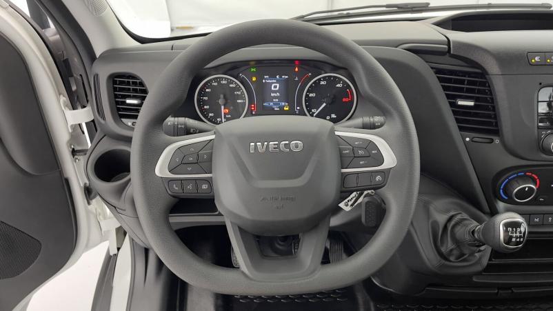 Vente en ligne Iveco Daily Daily 35S14H 3750 2.3 136ch Benne Alu JPM + Grue PK 3400 + Pince au prix de 82 860 €