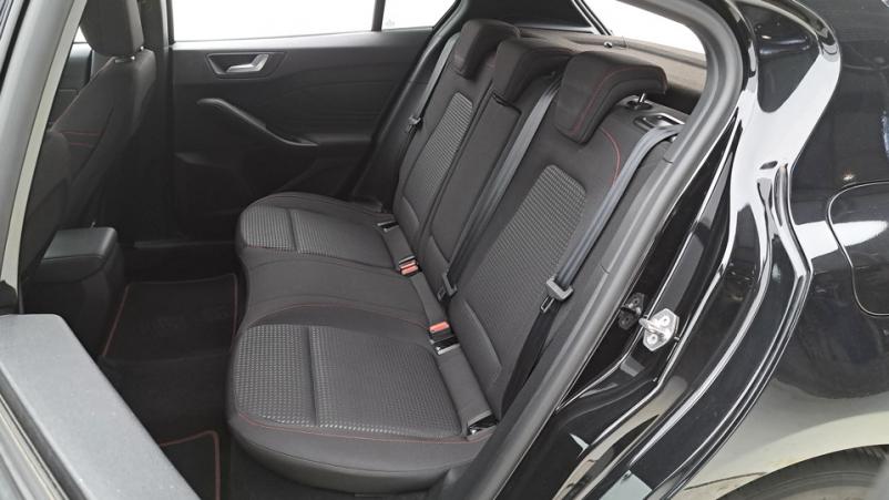 Vente en ligne Ford Focus 5P 1.0 EcoBoost mHEV 155ch Manuelle/6 St-line x au prix de 21 120 €