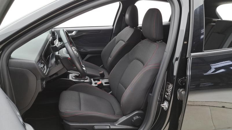 Vente en ligne Ford Focus 5P 1.0 EcoBoost mHEV 155ch Manuelle/6 St-line x au prix de 21 120 €