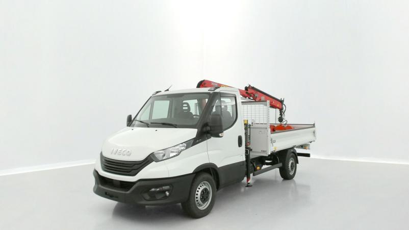 Vente en ligne Iveco Daily Daily 35S14H 3750 2.3 136ch Benne Alu JPM + Grue PK 3400 + Pince au prix de 82 860 €