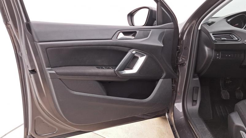 Vente en ligne Peugeot 308 5P 1.2 PureTech 110ch Manuelle/6 Active au prix de 11 980 €
