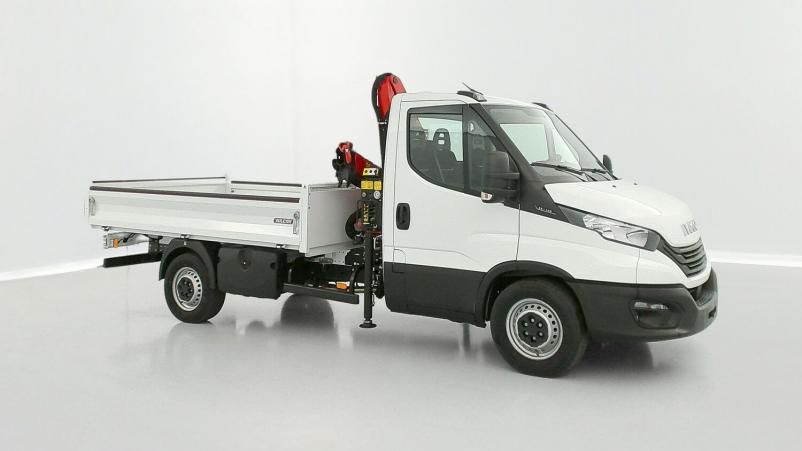 Vente en ligne Iveco Daily Daily 35S14H 3750 2.3 136ch Benne Alu JPM + Grue PK 3400 + Pince au prix de 82 860 €