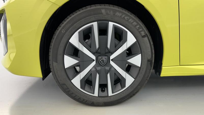 Vente en ligne Peugeot 208 208 II(2) 1.2 PureTech 75ch Active au prix de 18 410 €