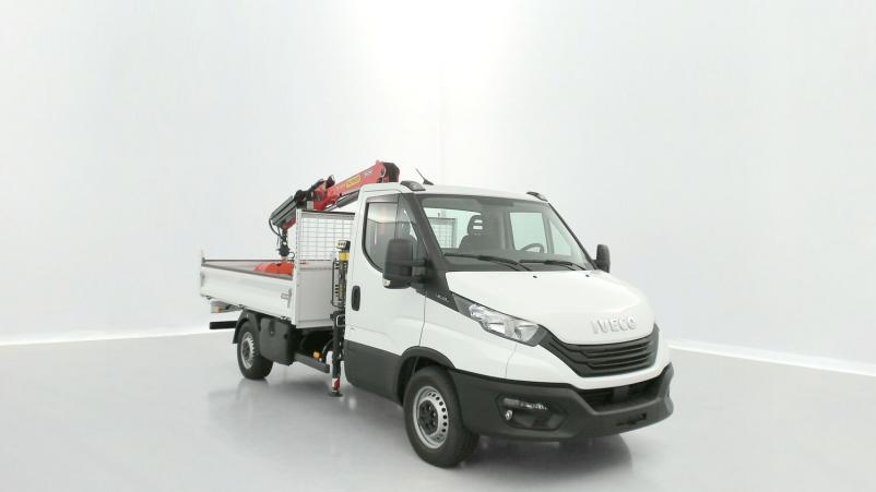 Vente en ligne Iveco Daily Daily 35S14H 3750 2.3 136ch Benne Alu JPM + Grue PK 3400 + Pince au prix de 82 860 €