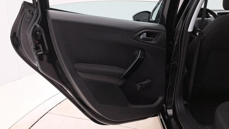 Vente en ligne Peugeot 208 5P 1.2 PureTech S&S 82ch Manuelle/5 Active au prix de 10 460 €