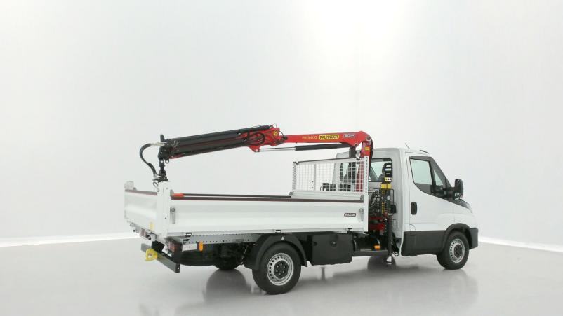 Vente en ligne Iveco Daily Daily 35S14H 3750 2.3 136ch Benne Alu JPM + Grue PK 3400 + Pince au prix de 82 860 €