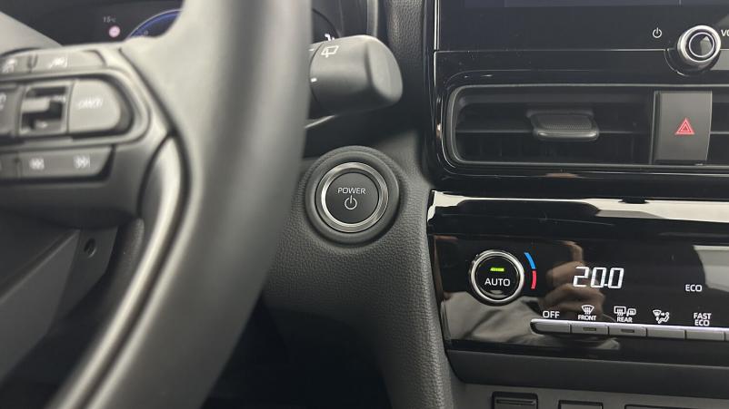 Vente en ligne Toyota Yaris Cross Yaris cross 1.5 Hybride 130h Design e-CVT au prix de 28 010 €