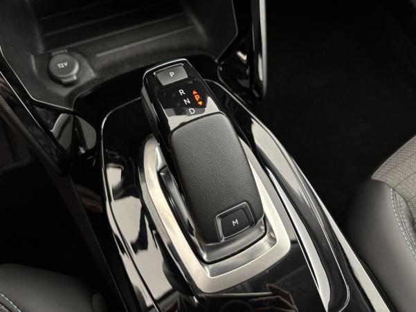 Vente en ligne Peugeot 2008 1.2 PureTech 130ch Allure Pack EAT8 + Sièges chauffants au prix de 18 890 €