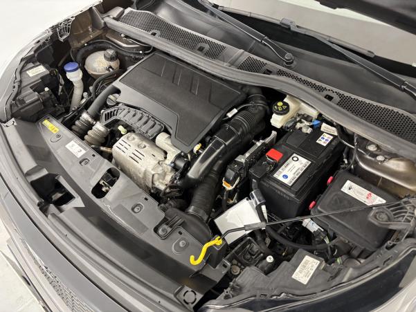 Vente en ligne Peugeot 2008 1.2 PureTech 130ch Allure Pack EAT8 + Sièges chauffants au prix de 18 890 €