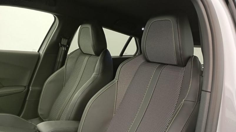 Vente en ligne Peugeot 2008 Hybrid 136 e-DCS6 GT au prix de 29 330 €