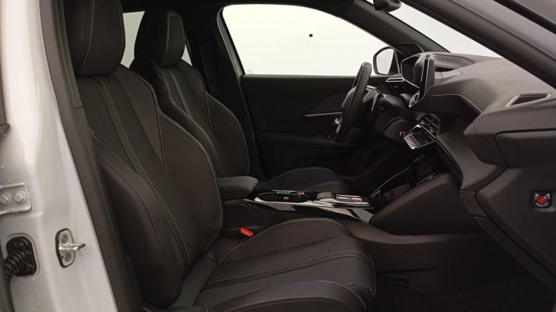Vente en ligne Peugeot 2008 Hybrid 136 e-DCS6 GT au prix de 29 330 €