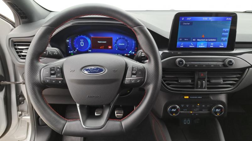 Vente en ligne Ford Focus 5P 1.0 EcoBoost mHEV 155ch Manuelle/6 St-line x au prix de 20 910 €