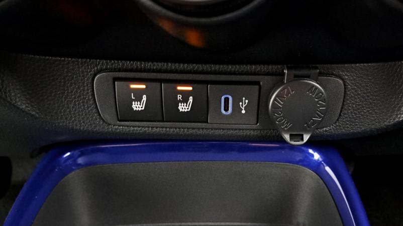 Vente en ligne Toyota Aygo  1.0 VVTi 72ch Automatique/1 Design au prix de 19 390 €