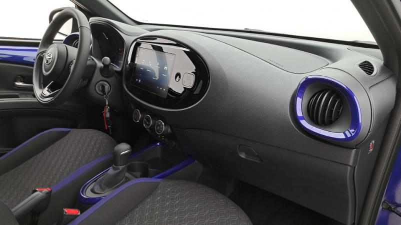 Vente en ligne Toyota Aygo  1.0 VVTi 72ch Automatique/1 Design au prix de 19 390 €