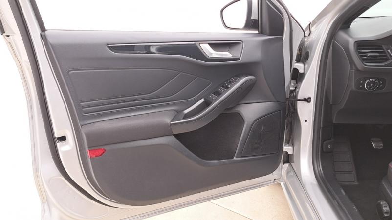 Vente en ligne Ford Focus 5P 1.0 EcoBoost mHEV 155ch Manuelle/6 St-line x au prix de 20 910 €