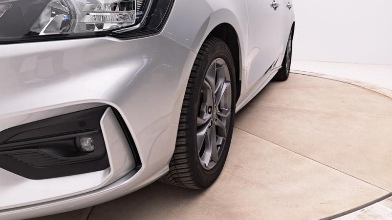 Vente en ligne Ford Focus 5P 1.0 EcoBoost mHEV 155ch Manuelle/6 St-line x au prix de 20 910 €